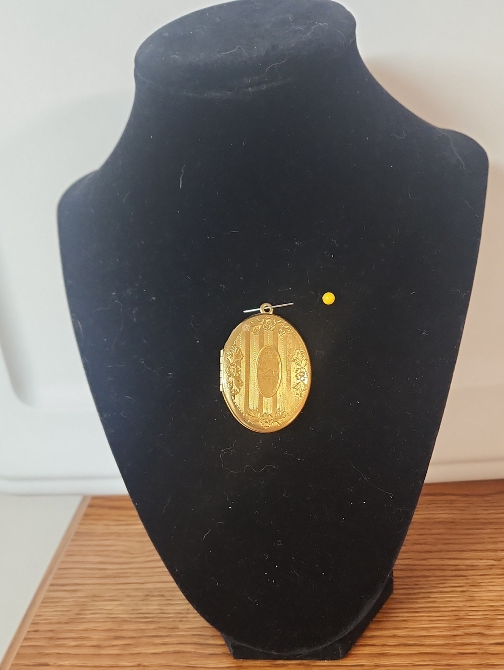 Vintage Gold-filled Oval Locket Pendant - Elegant Women's Jewelry